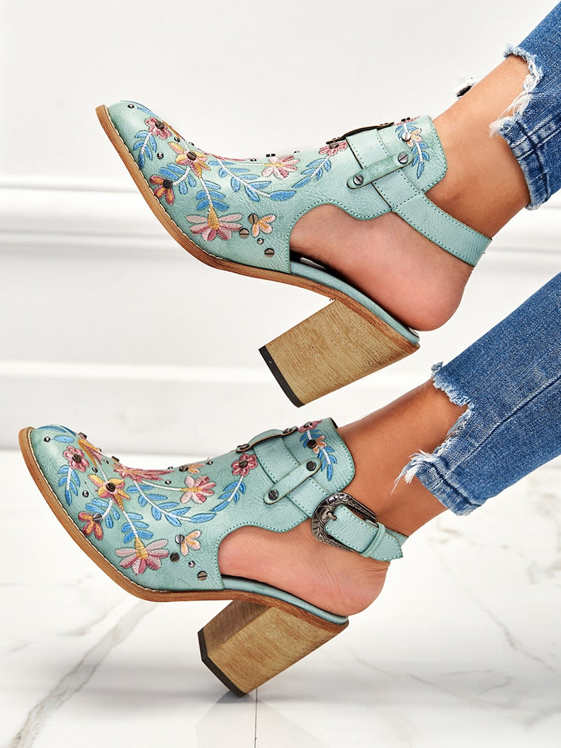 Boot sandals with large heel