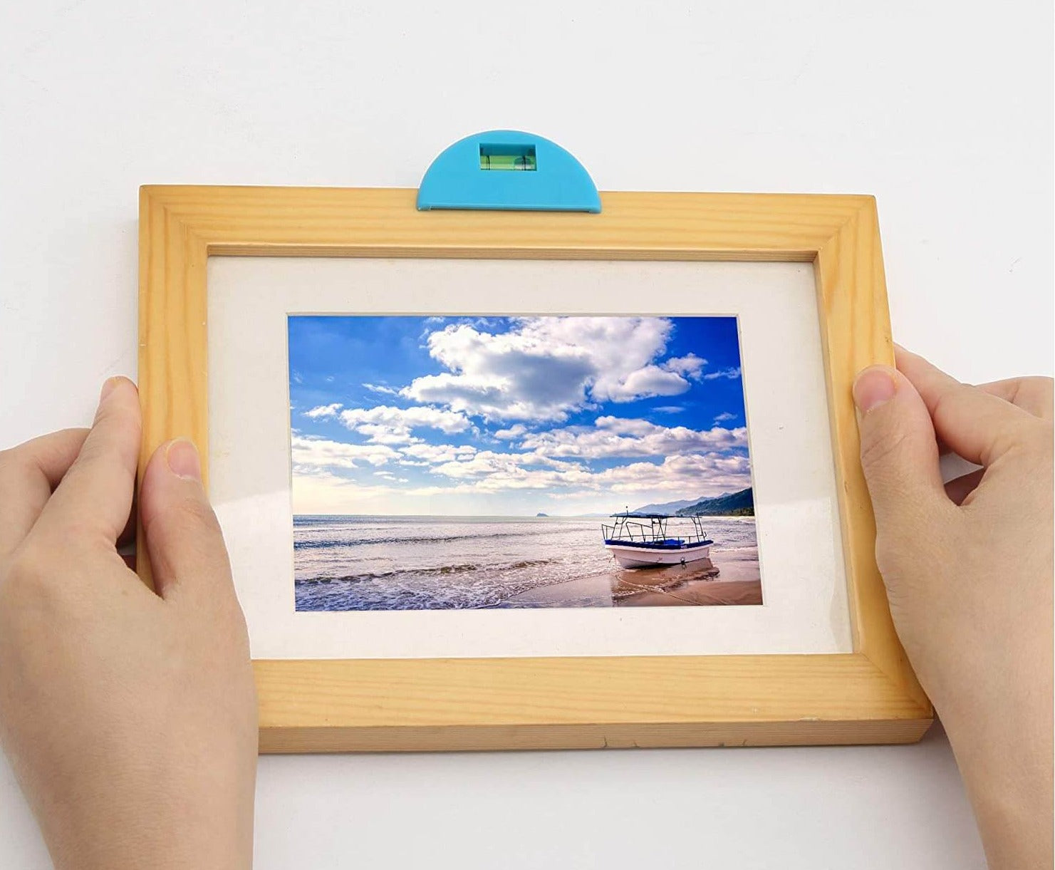 Tool set for hanging paintings