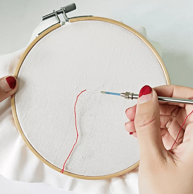 Embroidery needle set