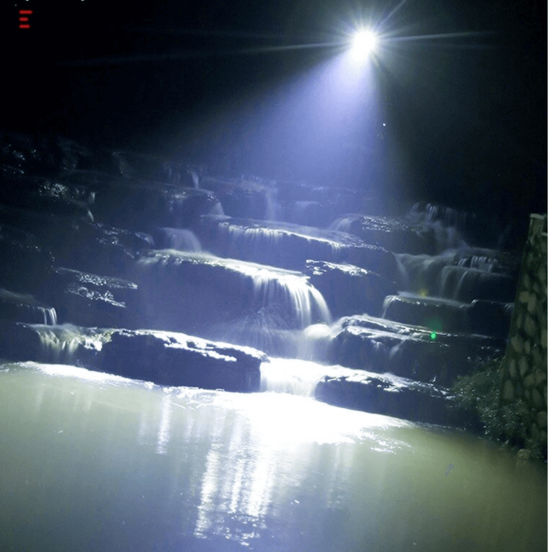 P1000 LED Rechargeable Flashlight