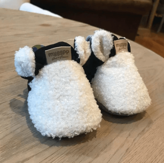 Babysko i lammemønster
