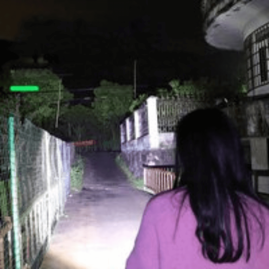 P1000 LED Rechargeable Flashlight