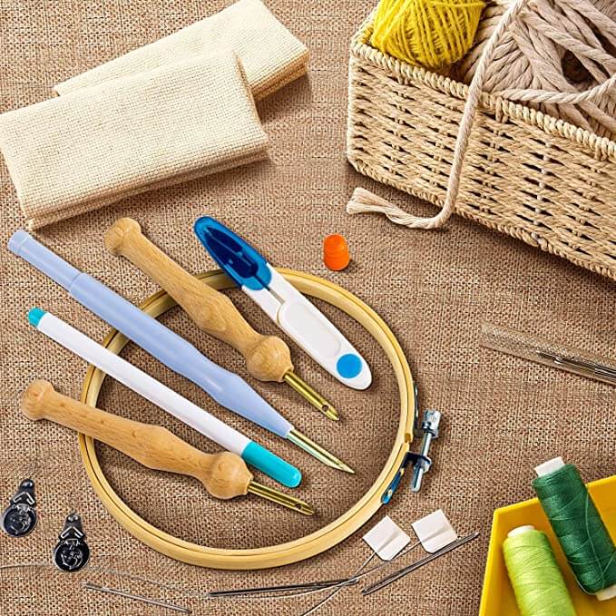 Embroidery needle set