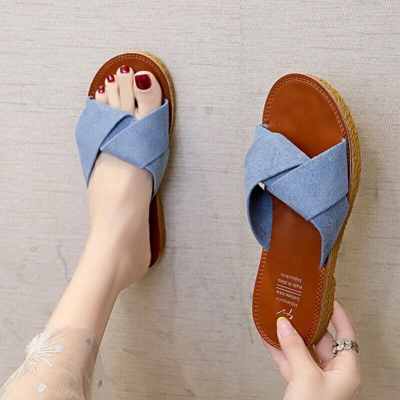 Sandaler med kryssremmer