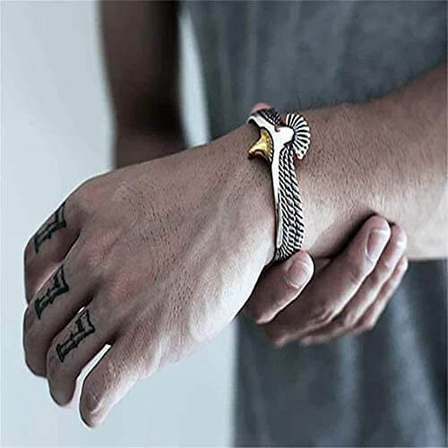 Ørnesmykke i armbånd