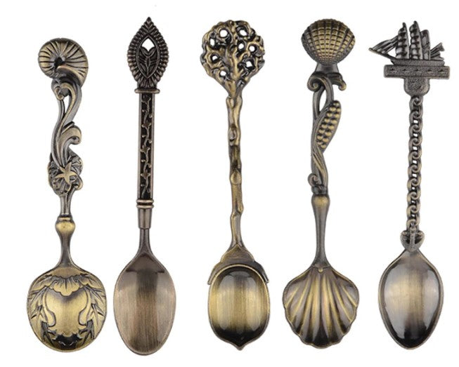 Vintage spoon set
