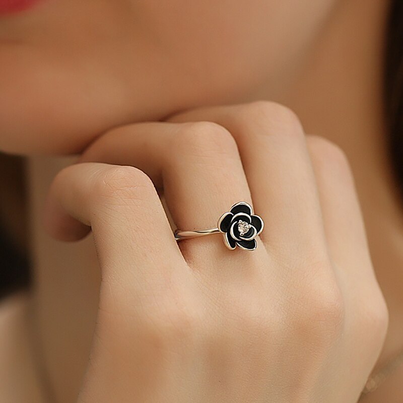 BLACK DAHLIA FLOWERY RING