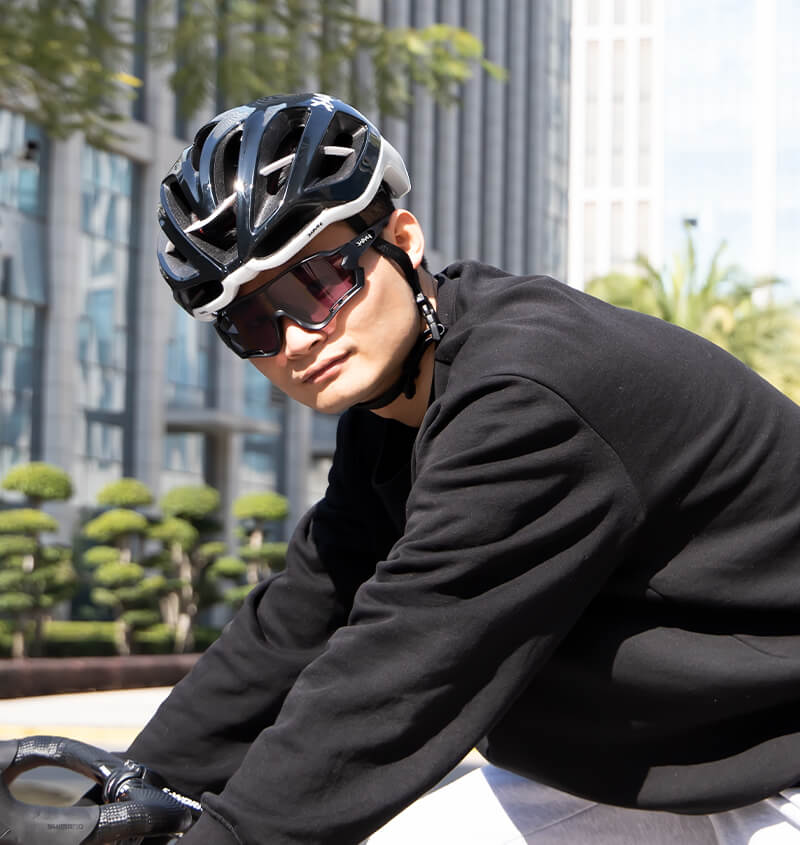 Photochromic sunglasses