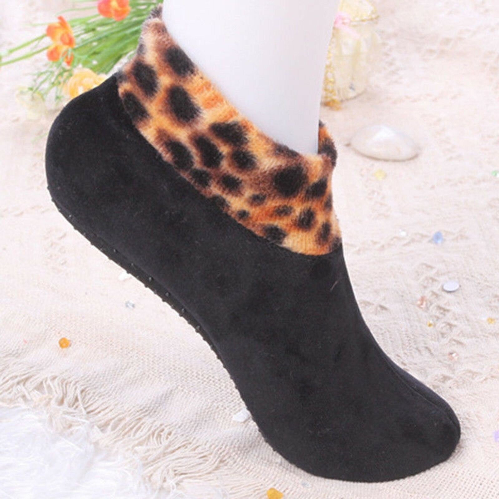 Non-slip thermal socks for indoor use