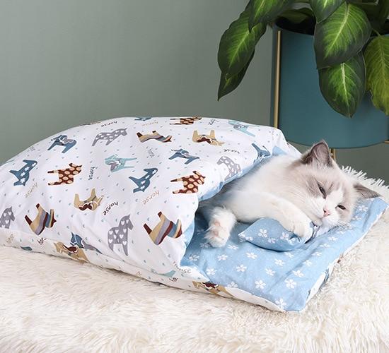 Cat sleeping bag