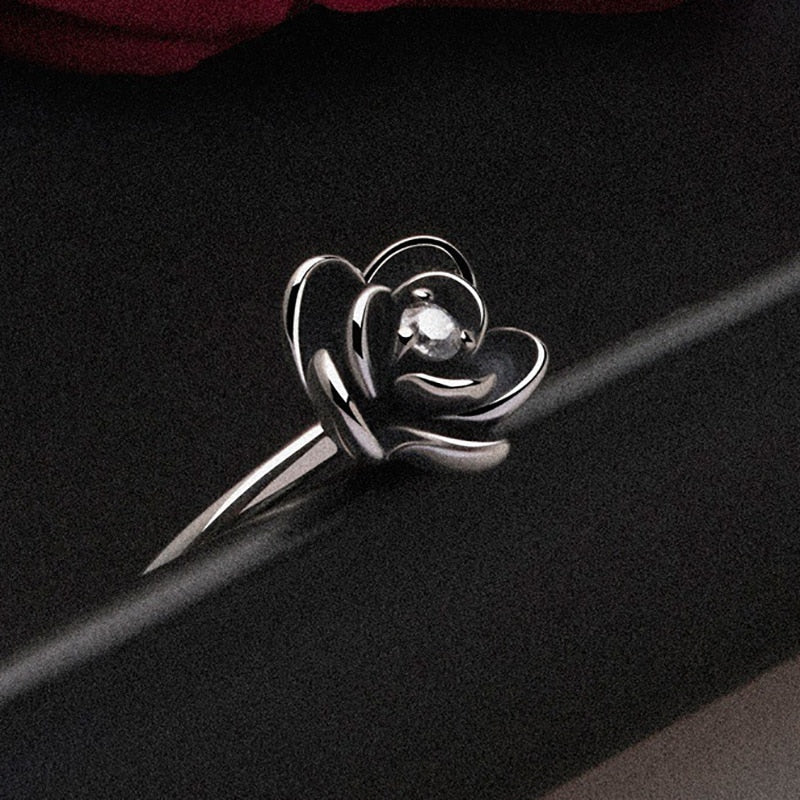 BLACK DAHLIA FLOWERY RING