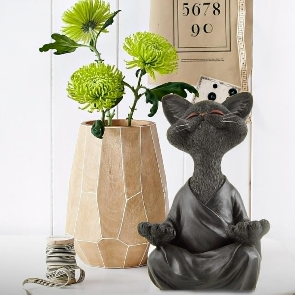 Mediterende Buddha-kattfigur