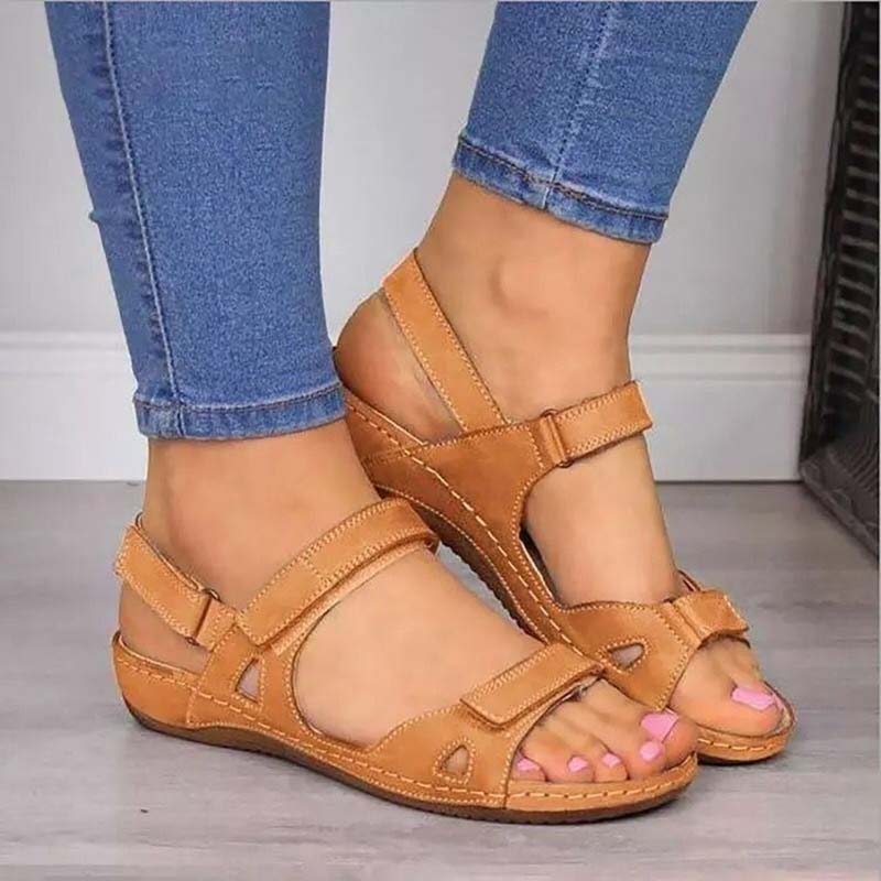 Flate uformelle sandaler med borrelås