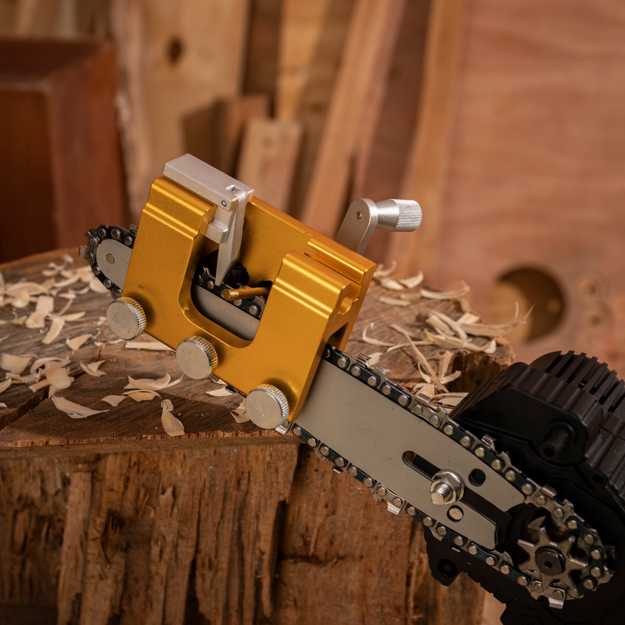 Portable chainsaw sharpener tool