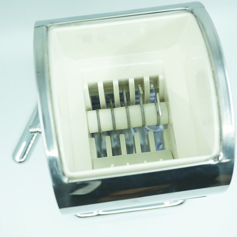 Manual ice crusher
