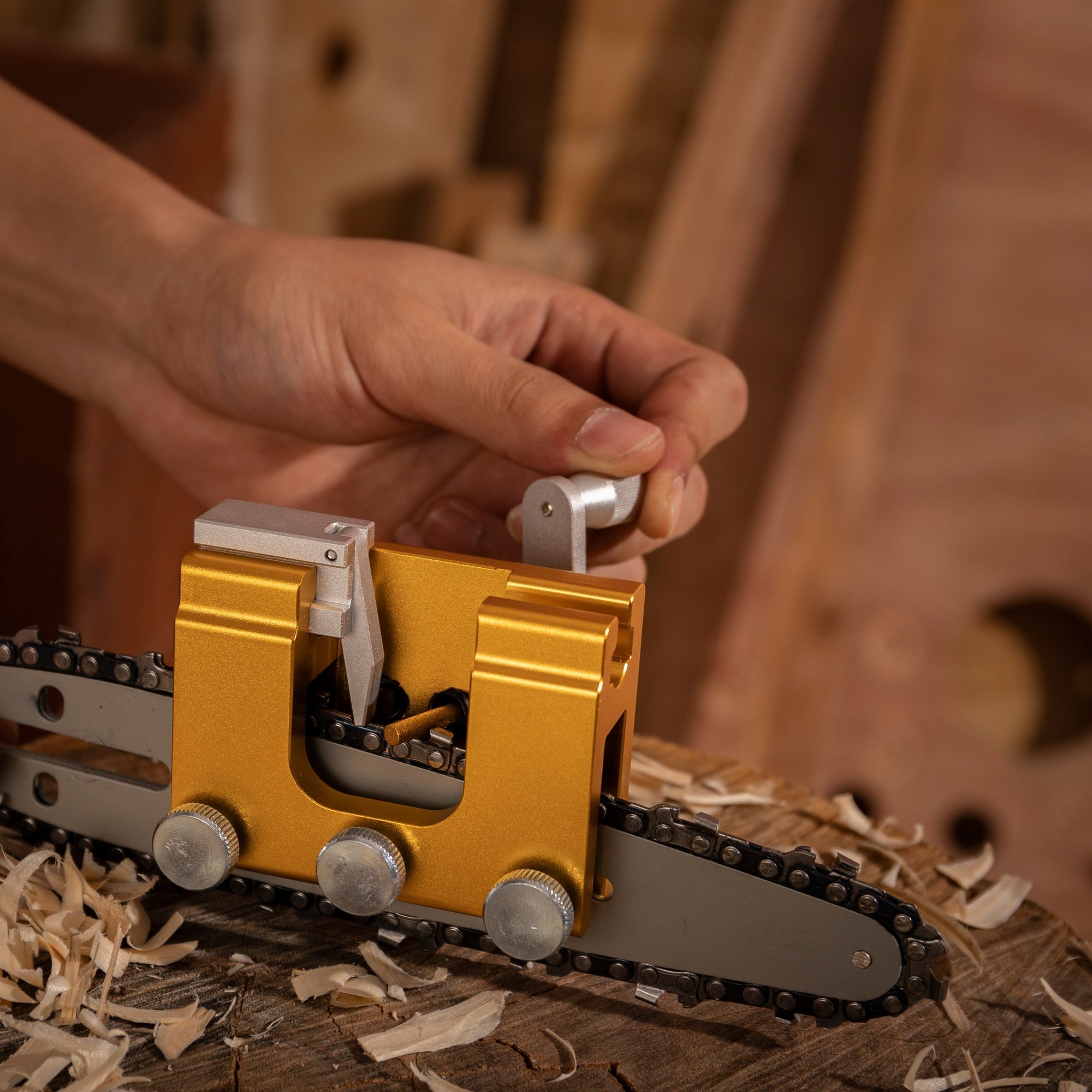 Portable chainsaw sharpener tool