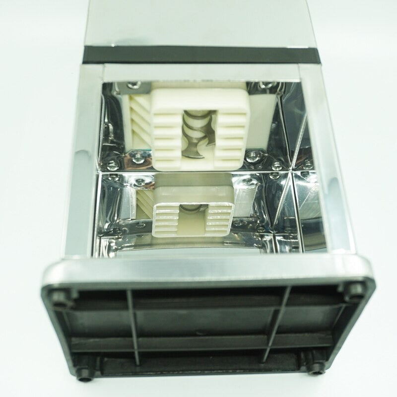 Manual ice crusher
