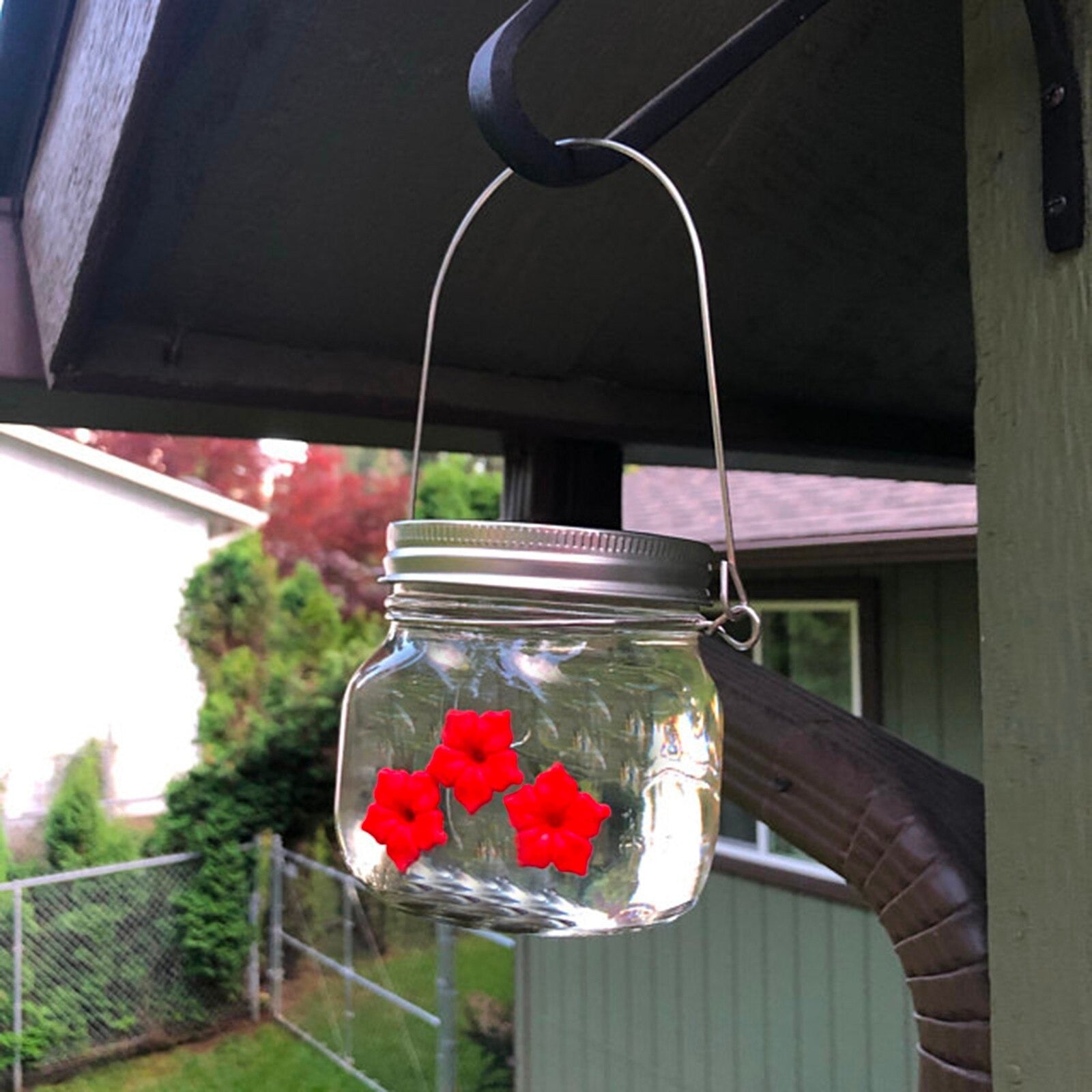 Hummingbird feeder with portal flower