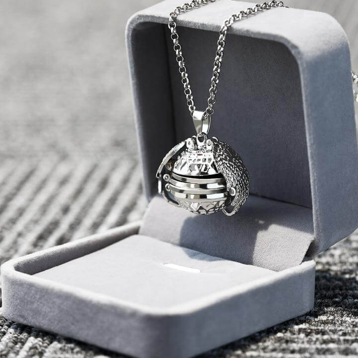 Expandable Photo Locket Necklace